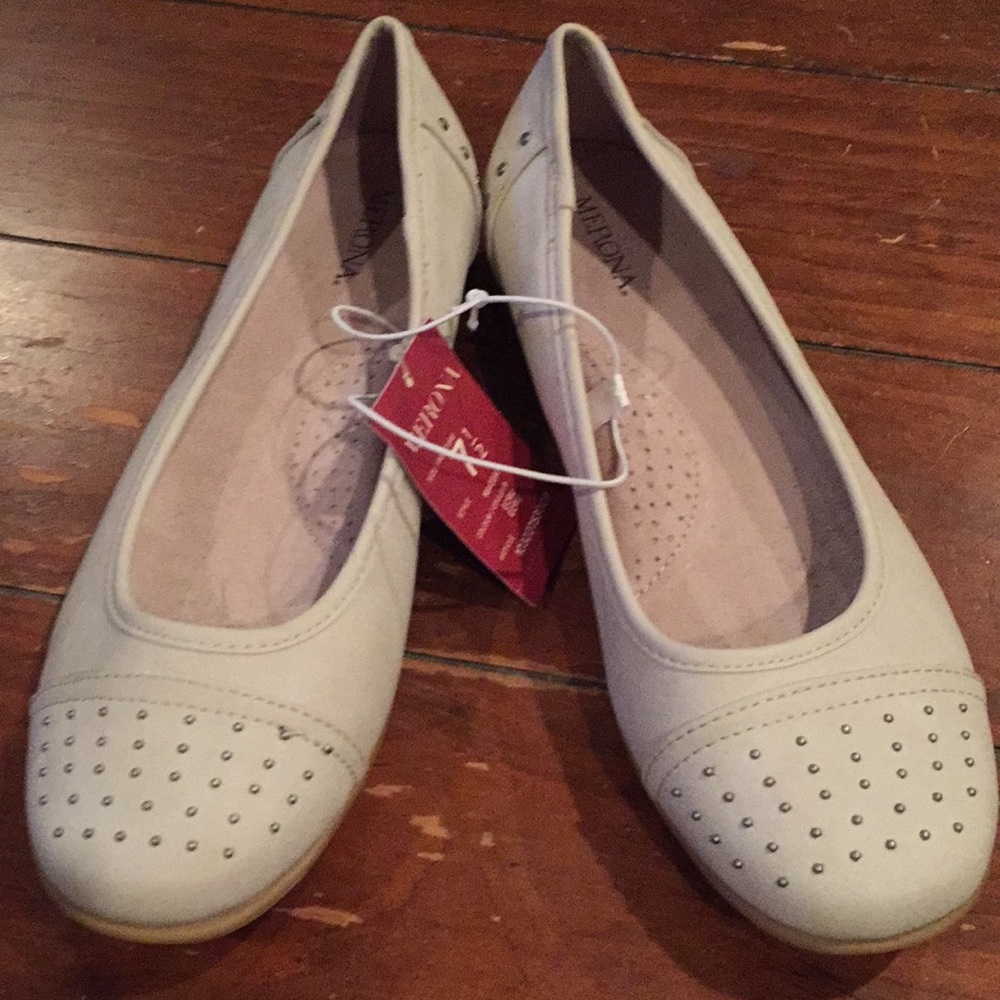 Merona beige flat shoes